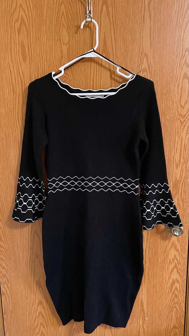 Danny and Nicole Black and White Knit Sweater Dress Size S Bell Sleeve Scalloped - Picture 1 of 4
